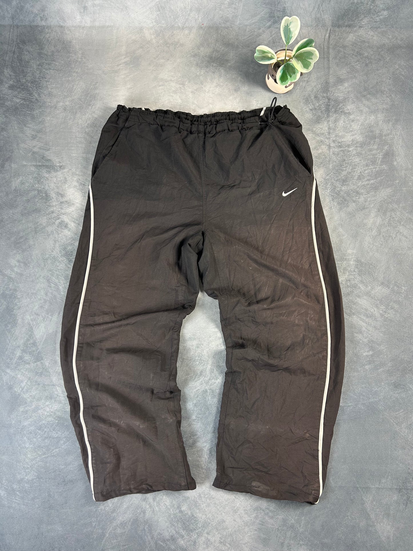 Vintage Nike Trackpants (Size L)