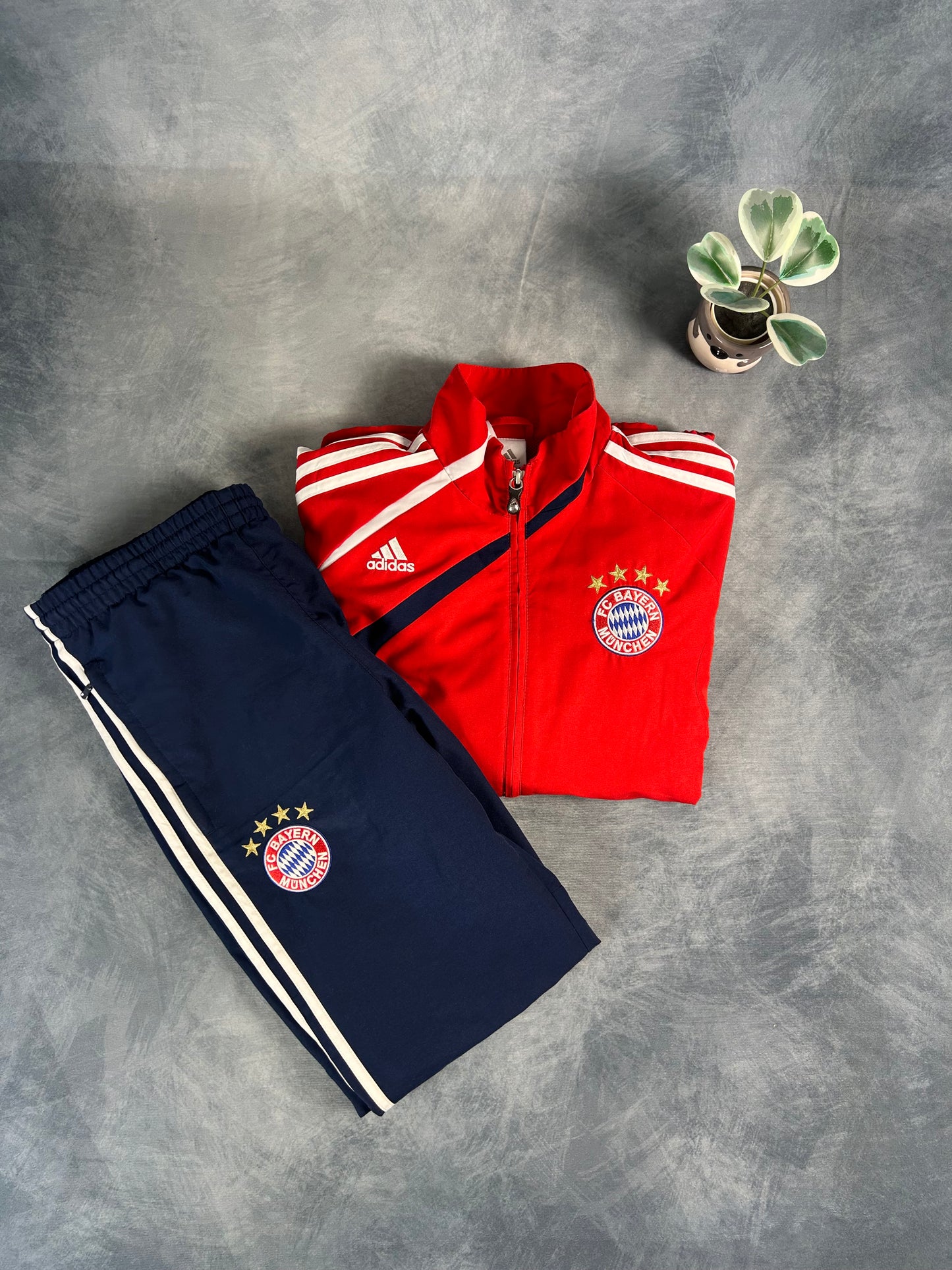 Retro Bayern München Tracksuit 2009-2011 (Size S)